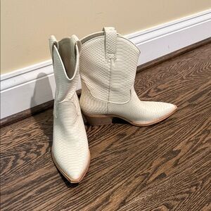ShuShop Cream Textured Heeled Boots